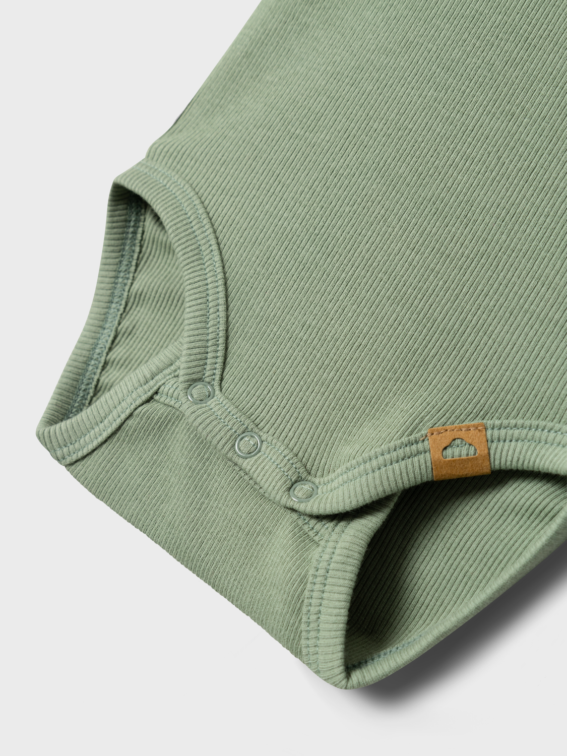 model_shot-front_full